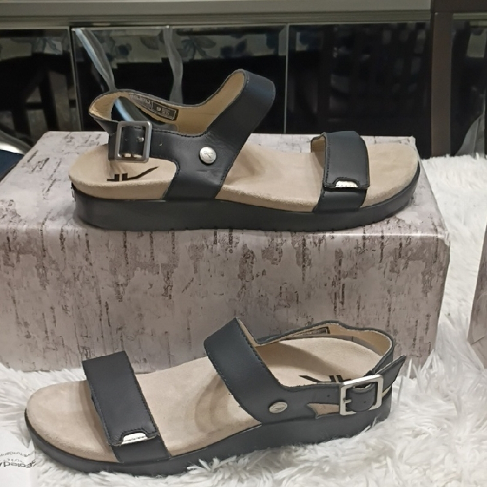 Kuru Cloud Glide Women's Sz 9 Orthopedic Plantar Fasciitis Shoes Sandals